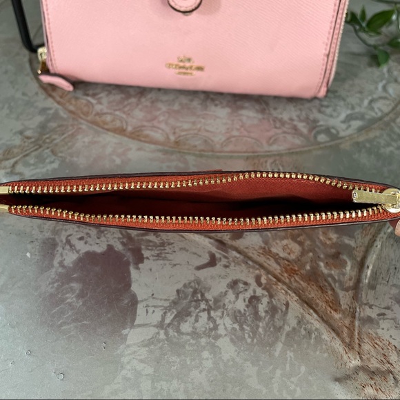 Coach Colorblock Multifunctional Wallet F25967 Blush/Terracotta $275 - Picture 7 of 15